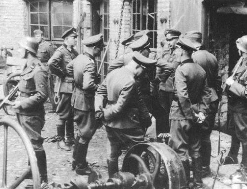 German SS and Army officers in discussion in Warsaw